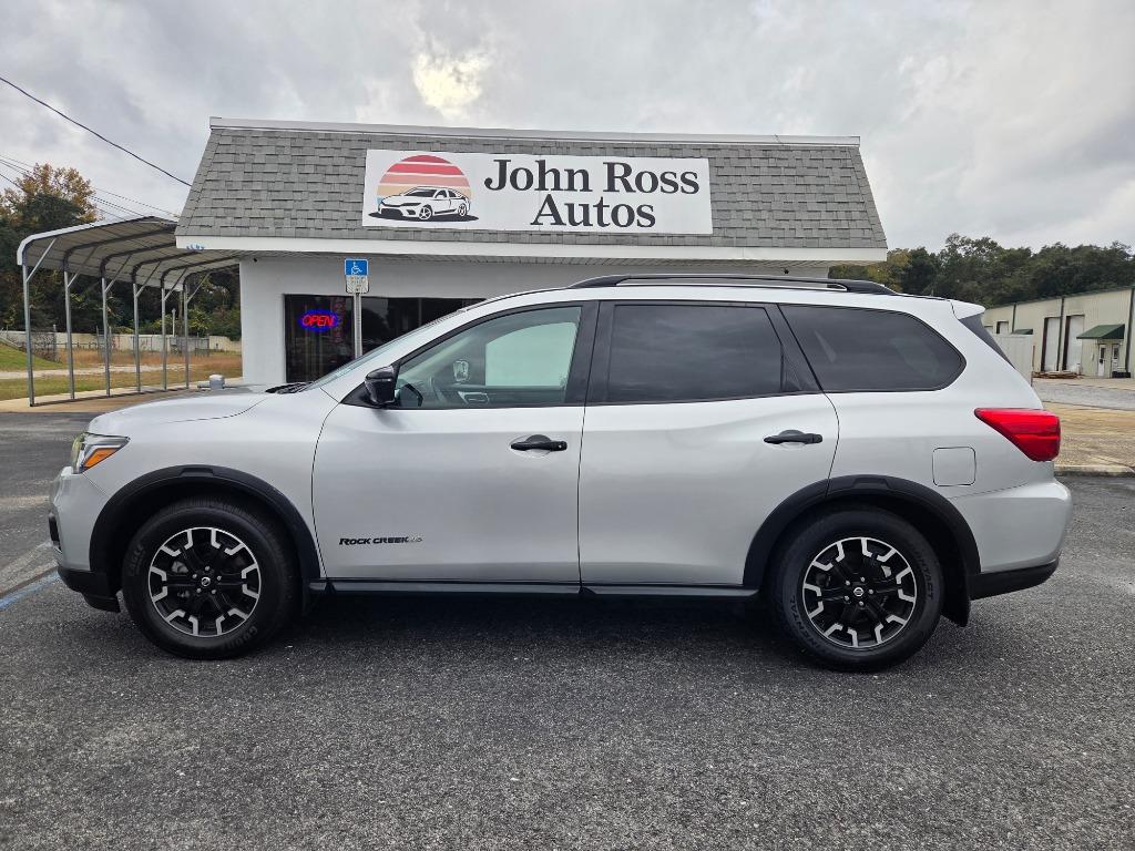 2019 Nissan Pathfinder SL's photo