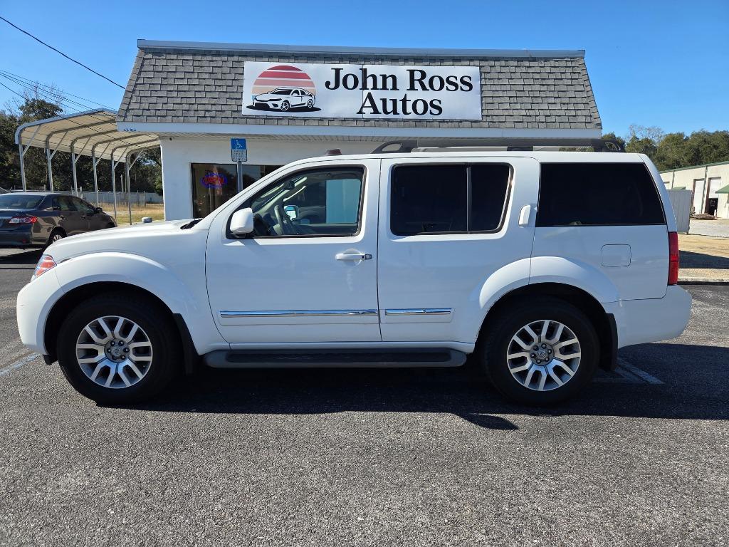2012 Nissan Pathfinder LE