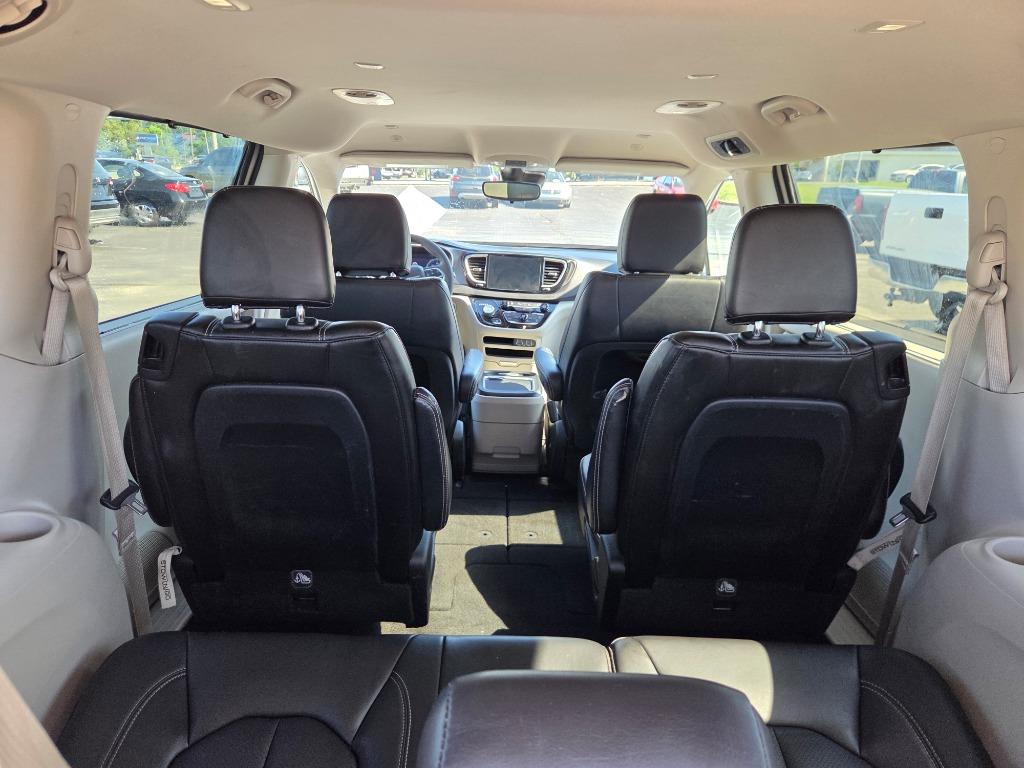 2023 Chrysler Pacifica Touring L - Photo 9
