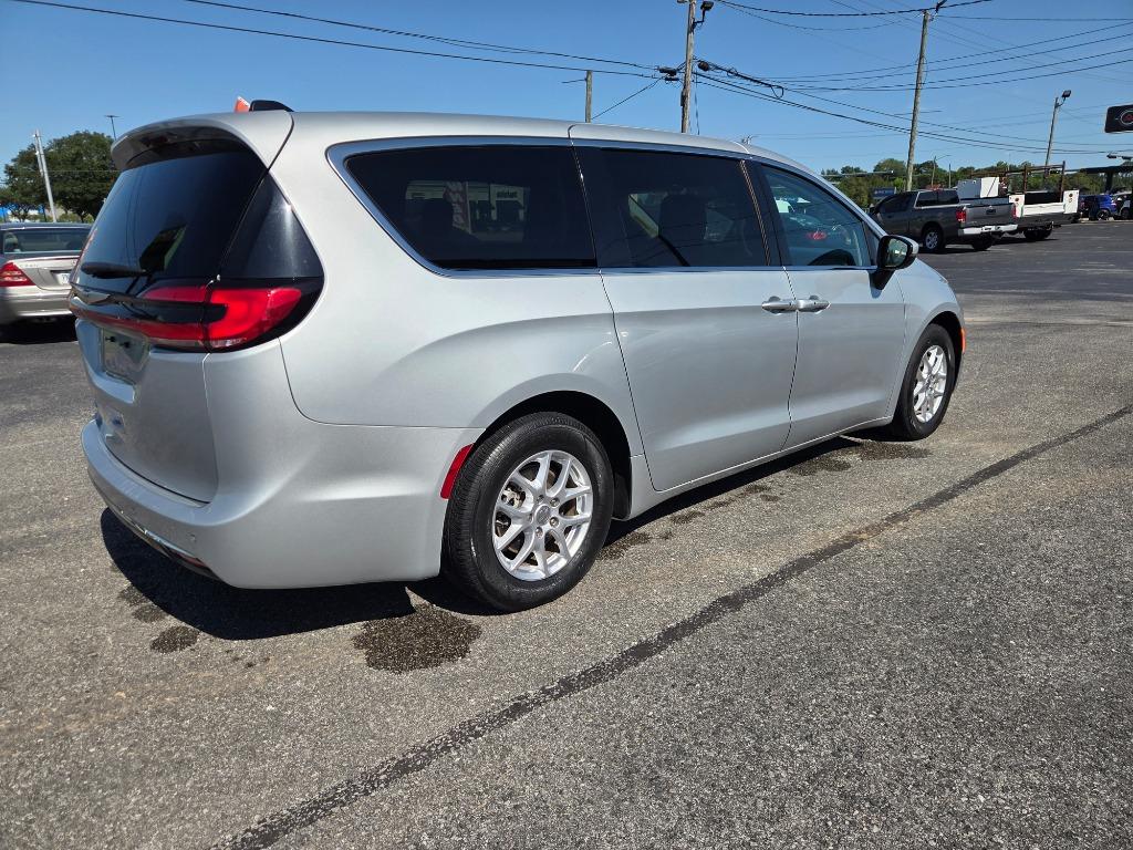 2023 Chrysler Pacifica Touring L - Photo 6
