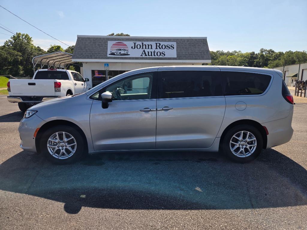 2023 Chrysler Pacifica's photo