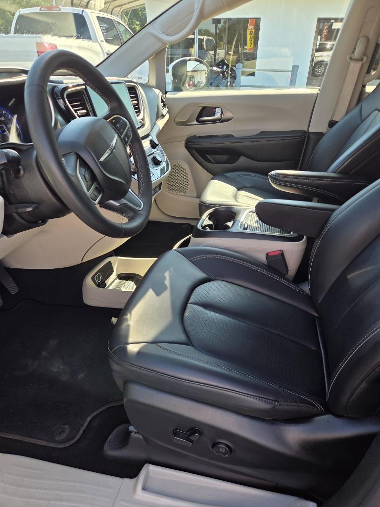2023 Chrysler Pacifica Touring L - Photo 13