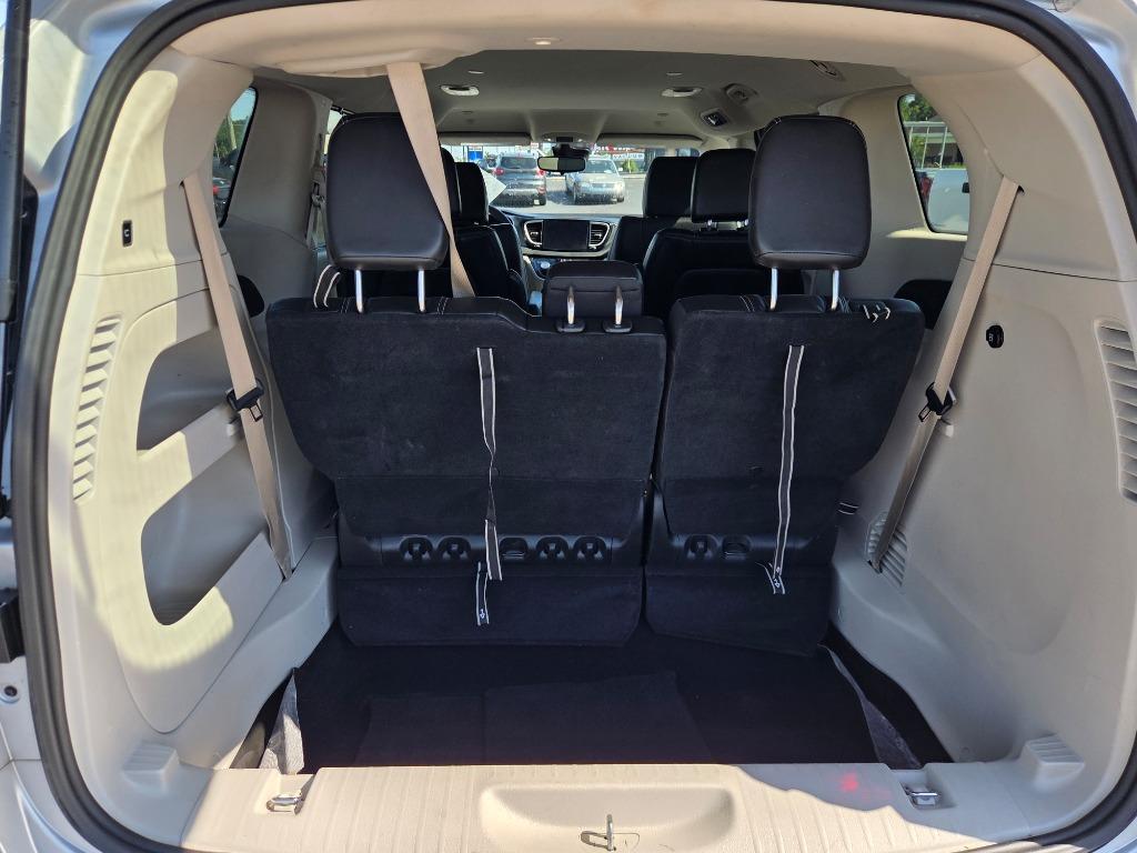 2023 Chrysler Pacifica Touring L - Photo 8