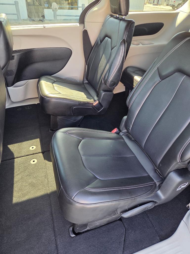 2023 Chrysler Pacifica Touring L - Photo 10